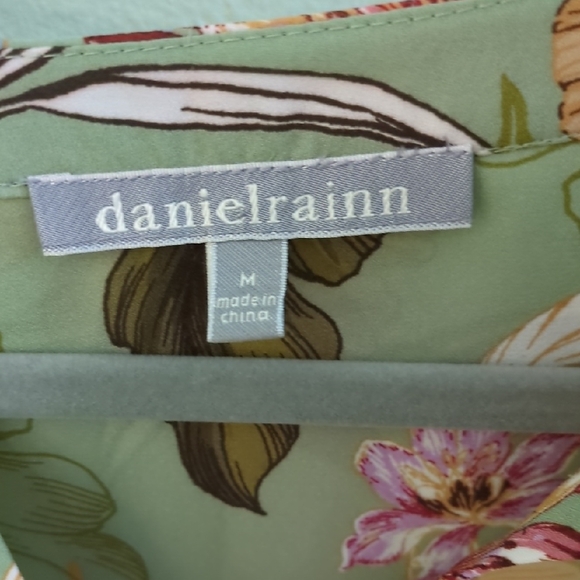 Daniel Rainn Green Floral Relaxed Blouse - Picture 2 of 5